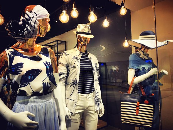 Mannequins vitrine : choisissez le meilleur pour votre magasin